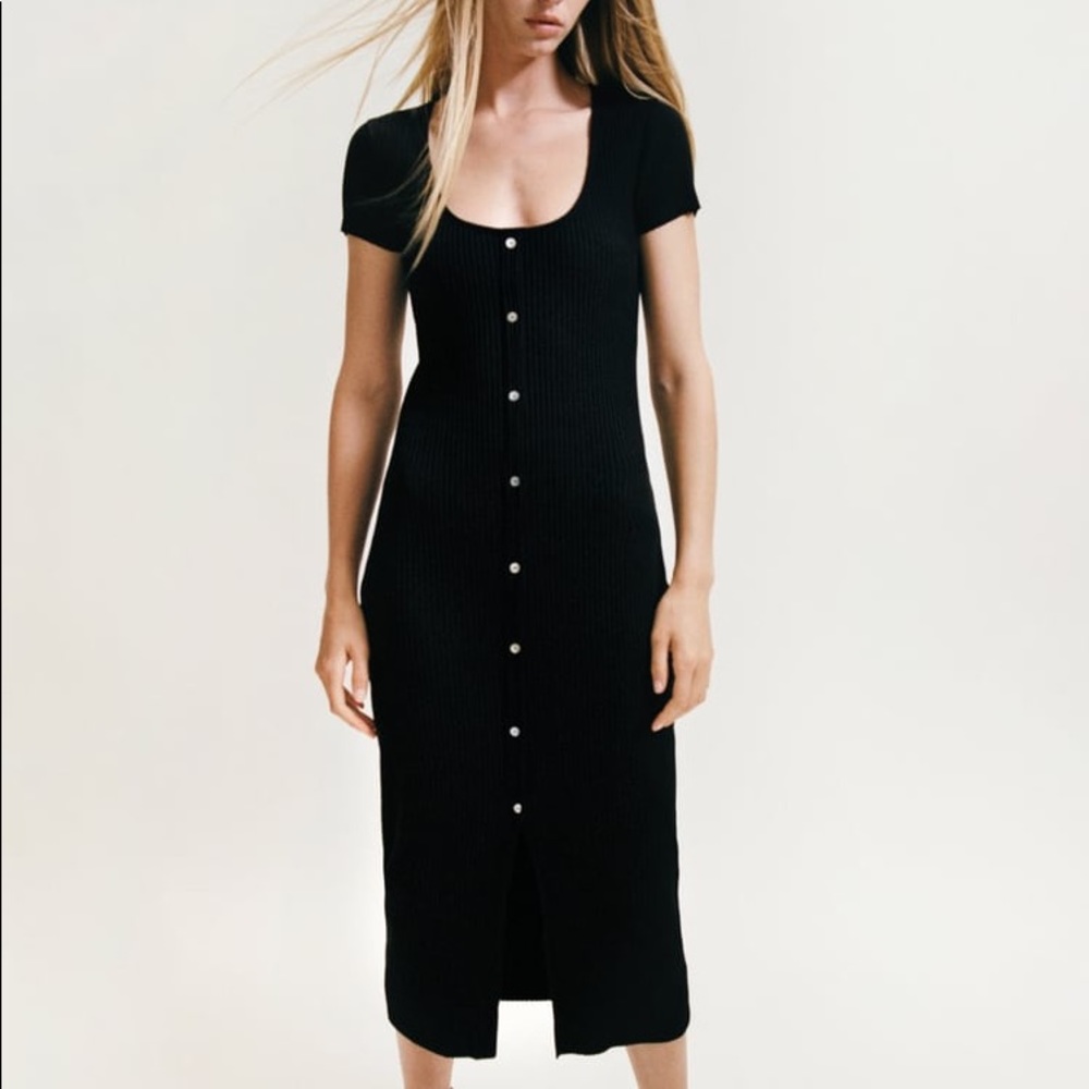 Ribbed dress with buttons